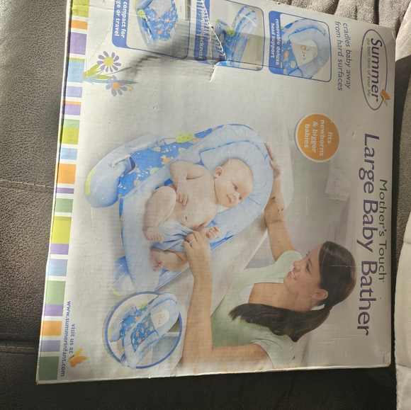 New in box 📦 large baby bather. Blue with 🐟 fish - Picture 2 of 3